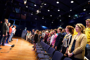Theatervoorstelling TIME OUT. Foto | Bart van Overbeeke Theatervoorstelling TIME OUT. Foto | Bart van Overbeeke