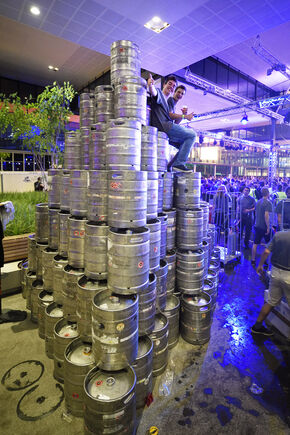 Het bier ging er goed doorheen. Foto | Bart van Overbeeke Het bier ging er goed doorheen. Foto | Bart van Overbeeke