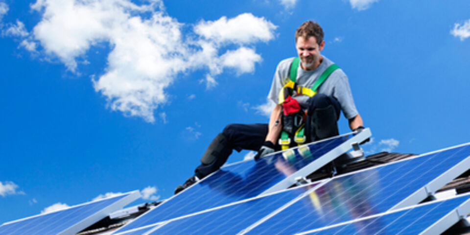 Tweeënhalfduizend zonnepanelen op sportcentrum en Spectrum