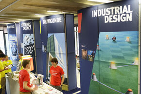 Nieuwe stands op de Open Dag Foto | Bart van Overbeeke Nieuwe stands op de Open Dag Foto | Bart van Overbeeke