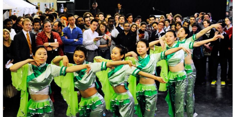 Chinese dansers tijdens het evenement Connect with my Culture in 2012. Foto l Bart van Overbeeke.