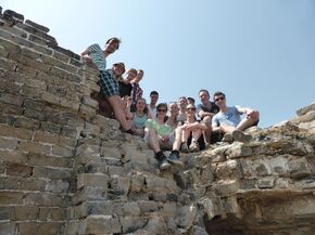 Climbing the Great Wall of China. Beklimming van de Chinese Muur.