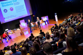 Theatervoorstelling TIME OUT. Foto | Bart van Overbeeke Theatervoorstelling TIME OUT. Foto | Bart van Overbeeke