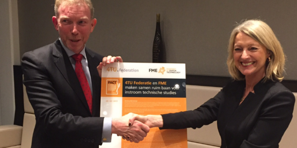 Ondertekening van het Techniekpact door Victor van der Chijs en Ineke Dezentjé.
